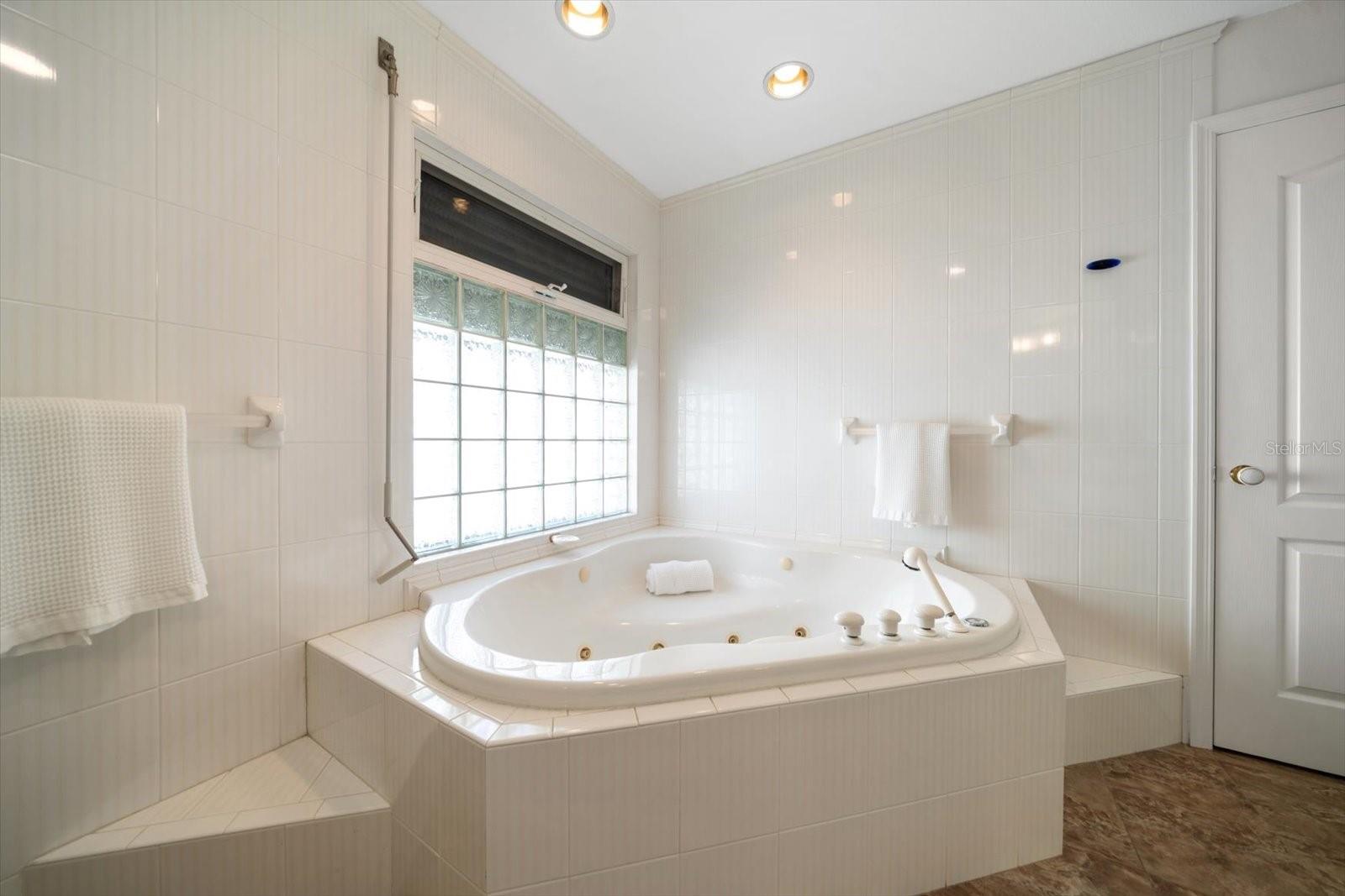 LONE PALM BEACH - Residential