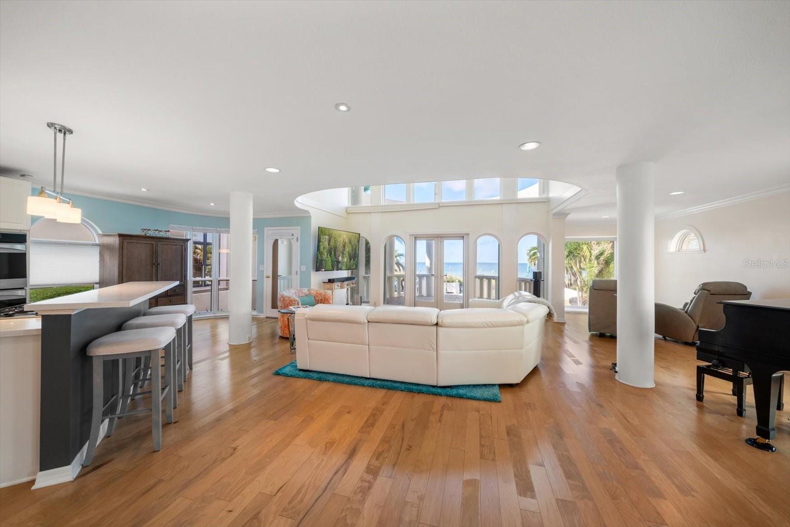 LONE PALM BEACH - Residential