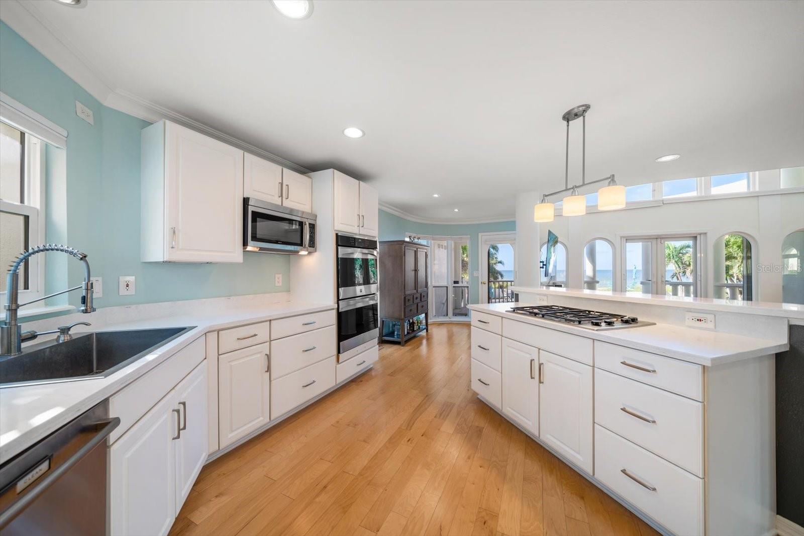 LONE PALM BEACH - Residential