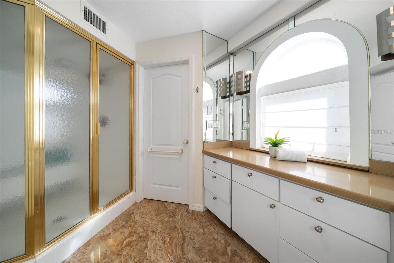 LONE PALM BEACH - Residential