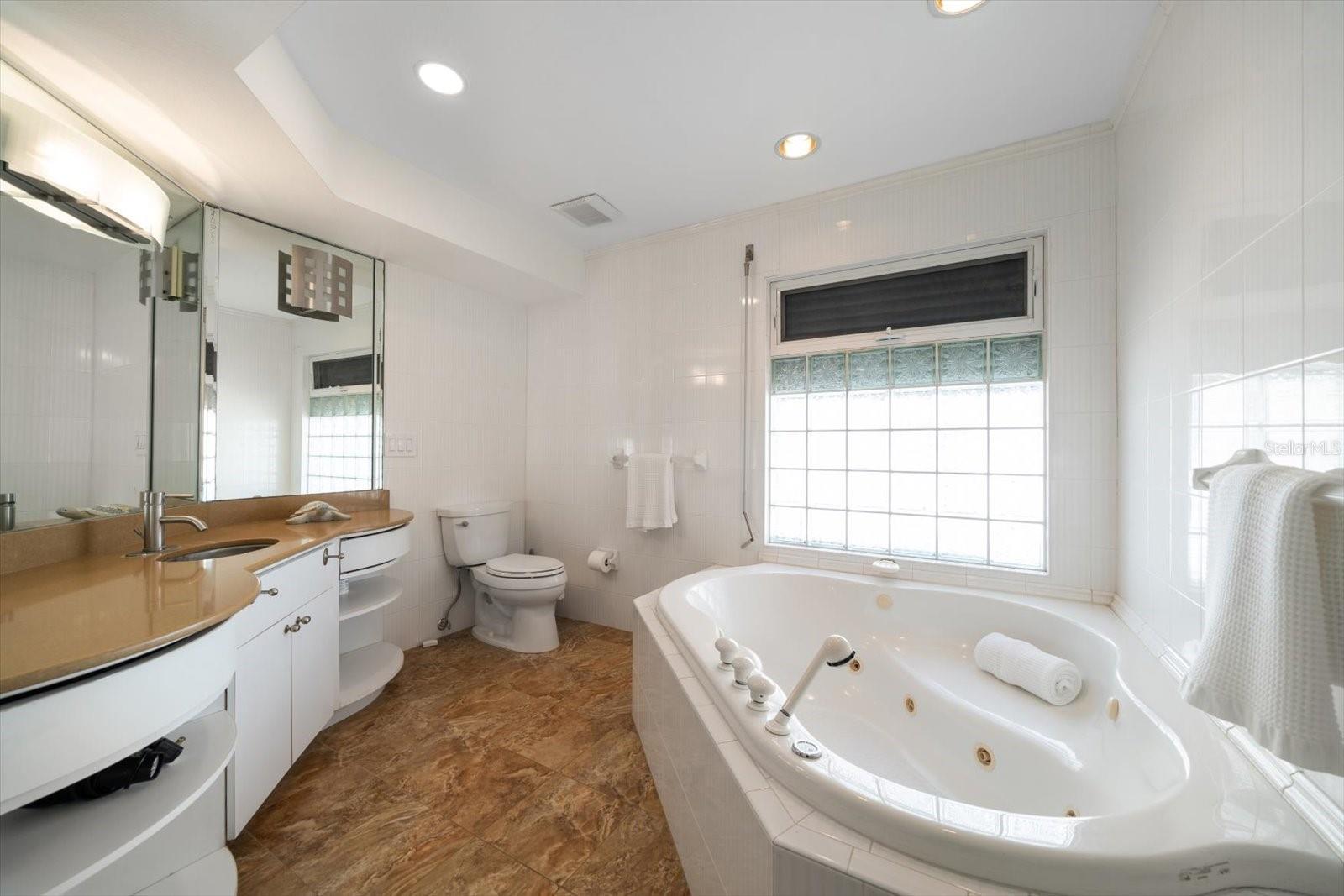 LONE PALM BEACH - Residential