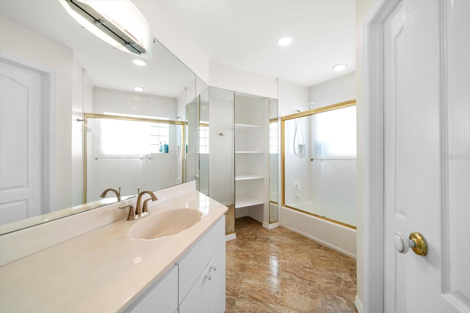 LONE PALM BEACH - Residential