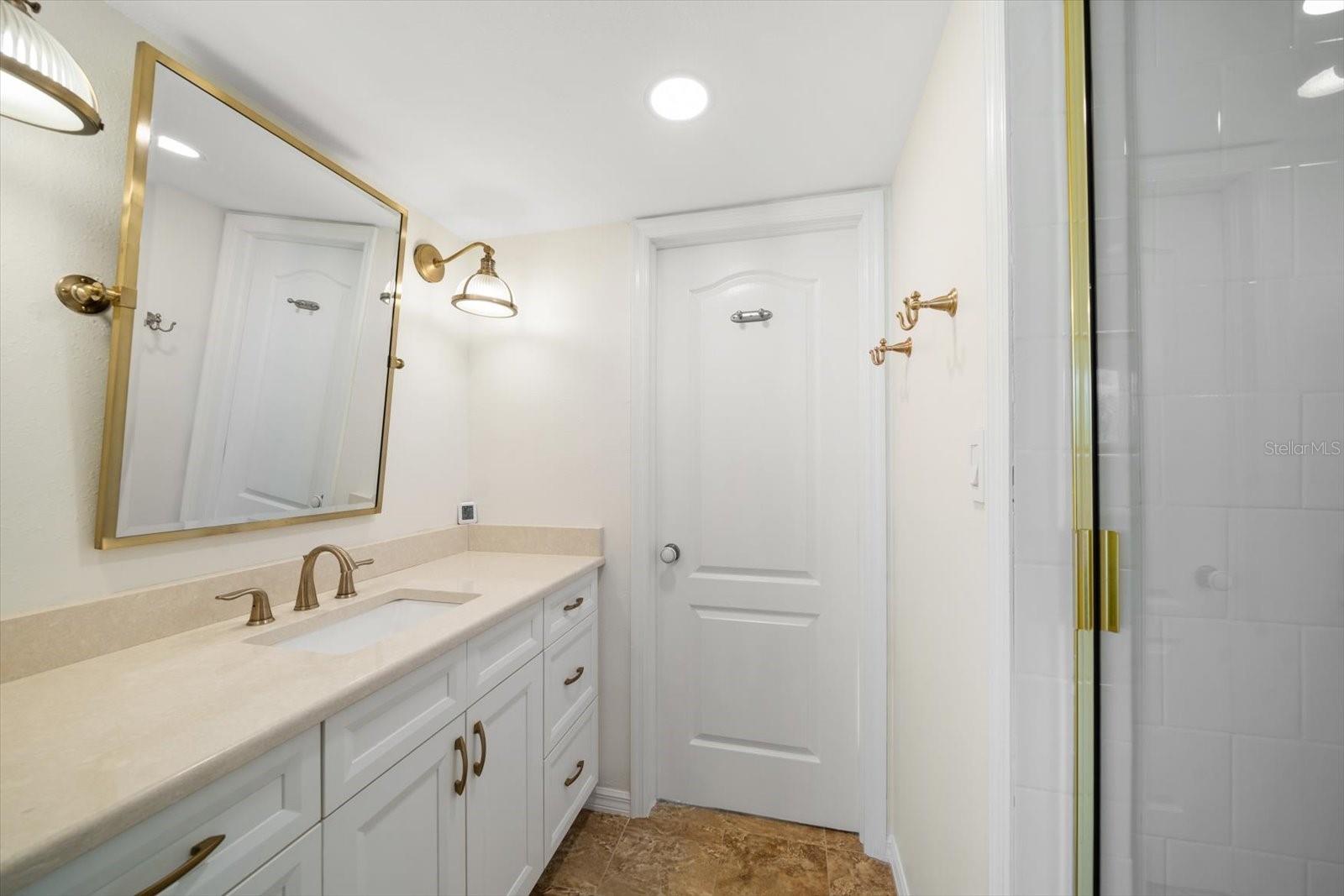 LONE PALM BEACH - Residential