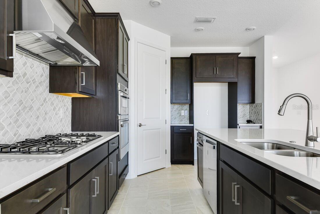 849 JUNONIA BOULEVARD