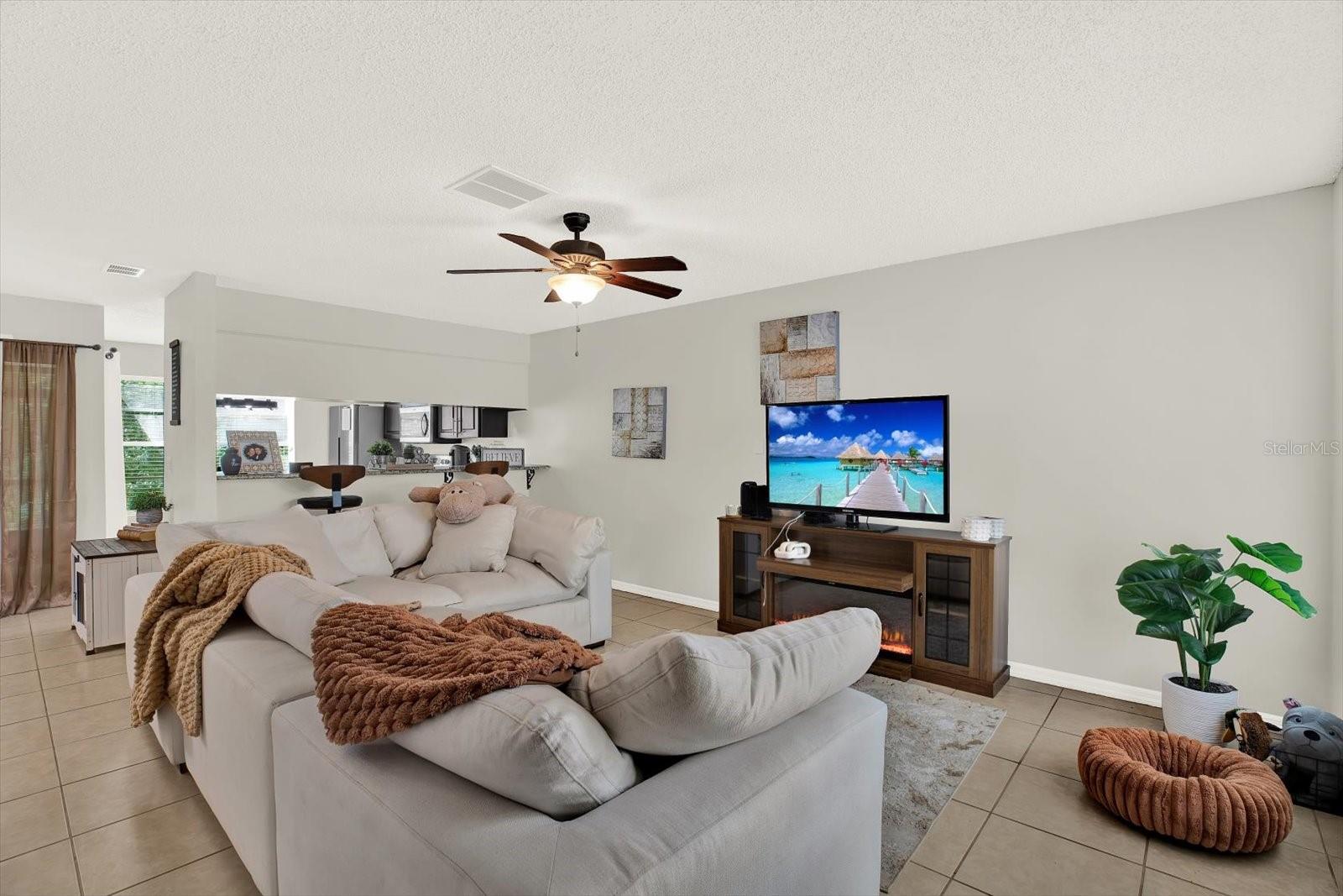 TOWNHOMES OF COUNTRY RUN PH - Residential