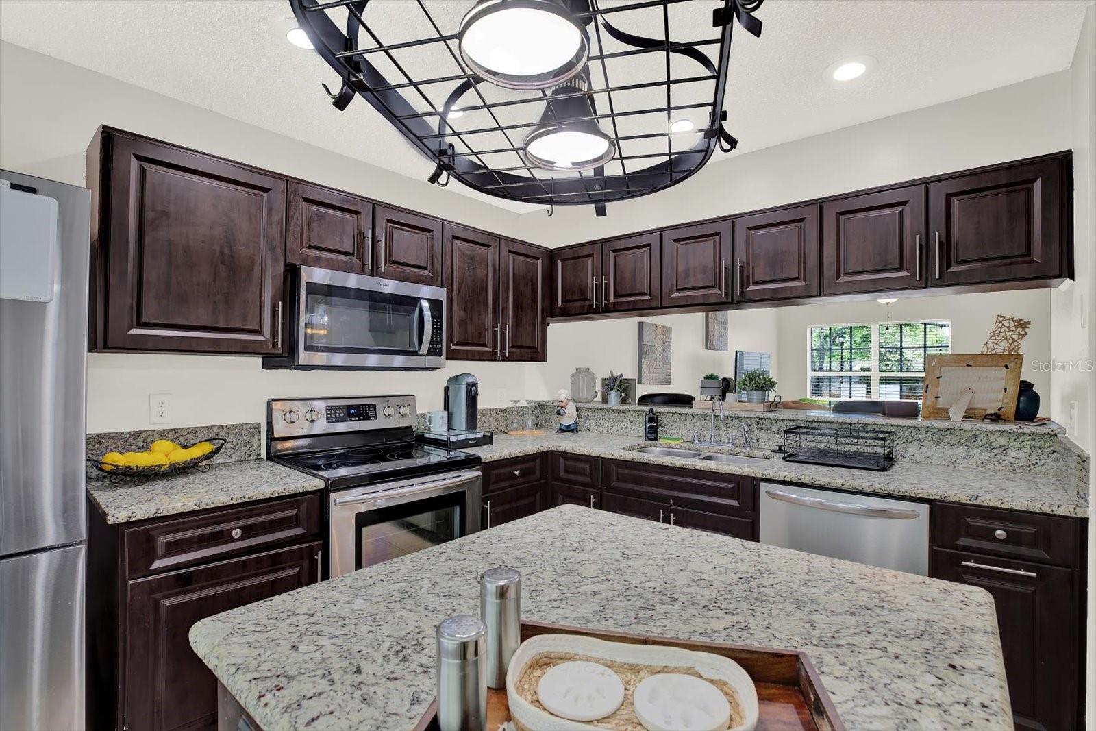 TOWNHOMES OF COUNTRY RUN PH - Residential