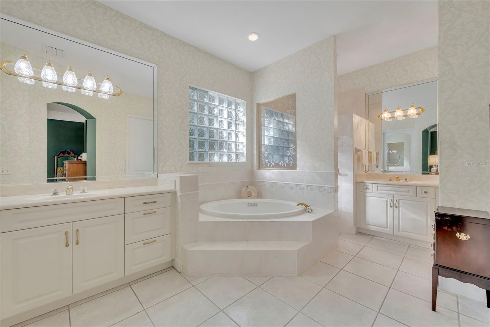 FONTAINEBLEAU - Residential