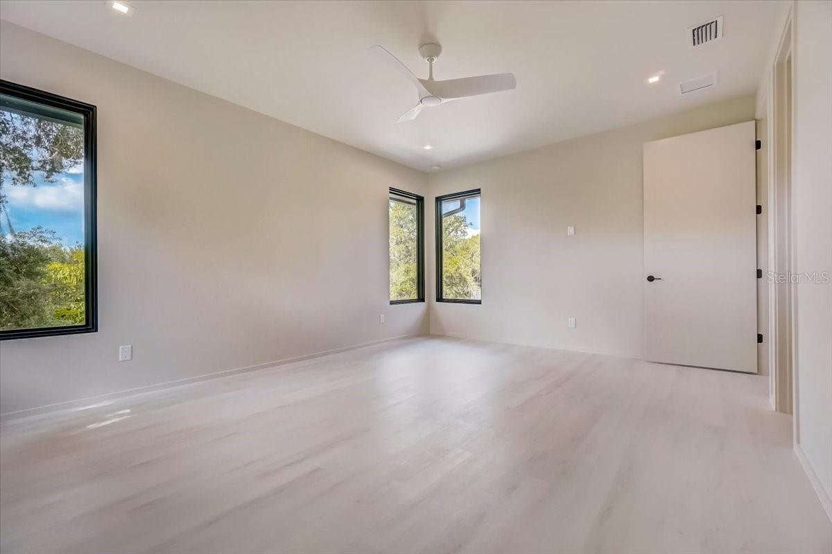 FOREST HILLS - Residential