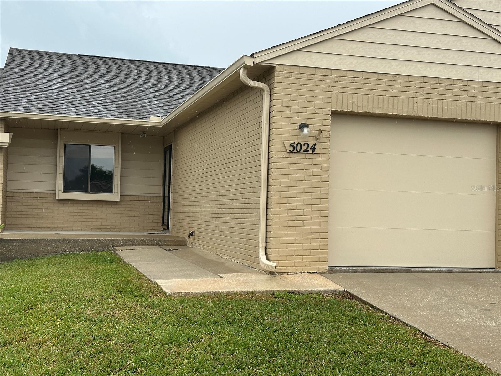 Fabulous location in the Villas of Belleview gated 55+ community nice updates on this 2 bedroom 1+ bath with custom walk in tub shower. 2 separate vanity areas, tile and laminate floors throughout. Walk in closet in primary bedroom with ensuite bath that opens out to hallway as well. New roof 2024 and 2 skylights that flood light into the unit. Extra tiled bonus room adds approx 150 sq ft perfect for TV or hobby room with sliders opening to screened porch and covered patio. New recirculating pump on hot water heater. Newer insulated garage door, HVAC 2011 serviced 2x a year and was just serviced. Garage has laundry hookups and built in storage cabinets. Wood privacy fence in rear with small backyard, perfect for flower beds or garden. There is a community pool and activity room/clubhouse for social gatherings. There is a low HOA that includes internet, cable, trash, gated entrance, club house and pool. Close to conveniences and Ocala hospitals.