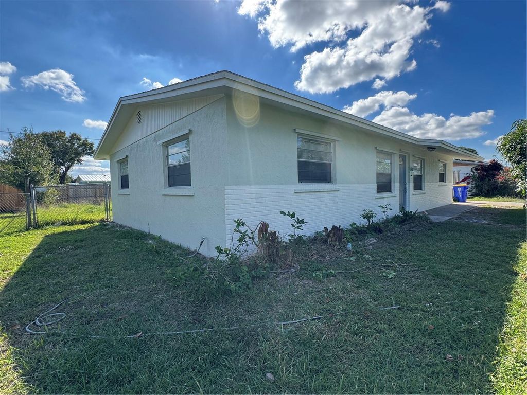 Photo of 1748 SE Monroe Street, Stuart, FL 34997 (MLS # S5139469)