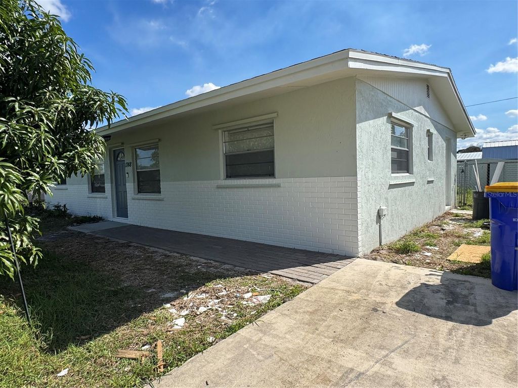 Photo of 1748 SE Monroe Street, Stuart, FL 34997 (MLS # S5139469)