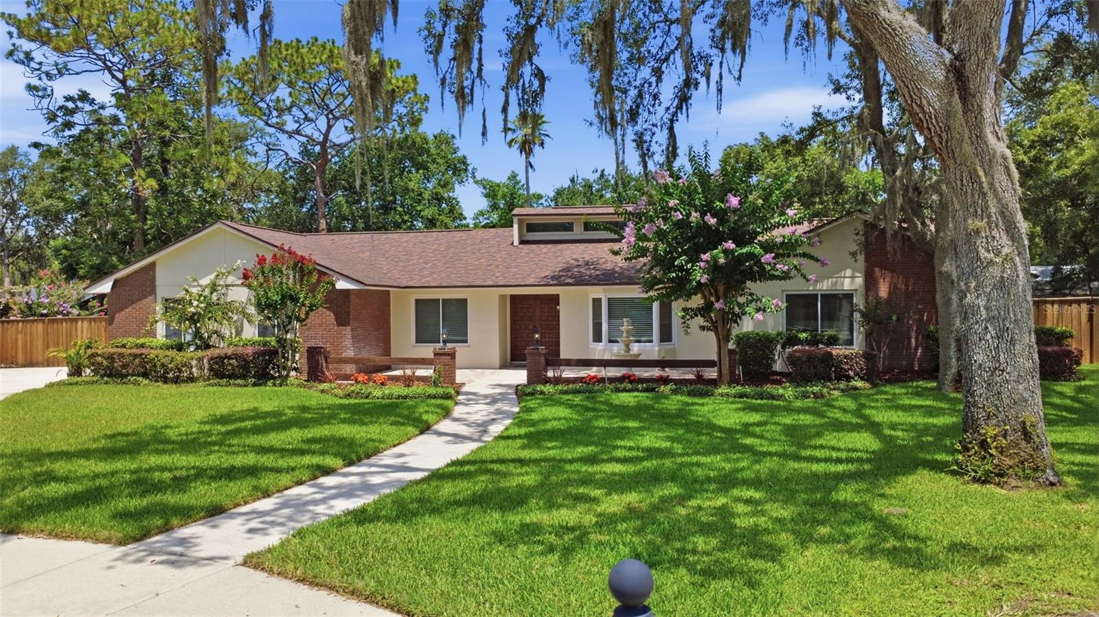 210 W RIDGEWOOD COURT