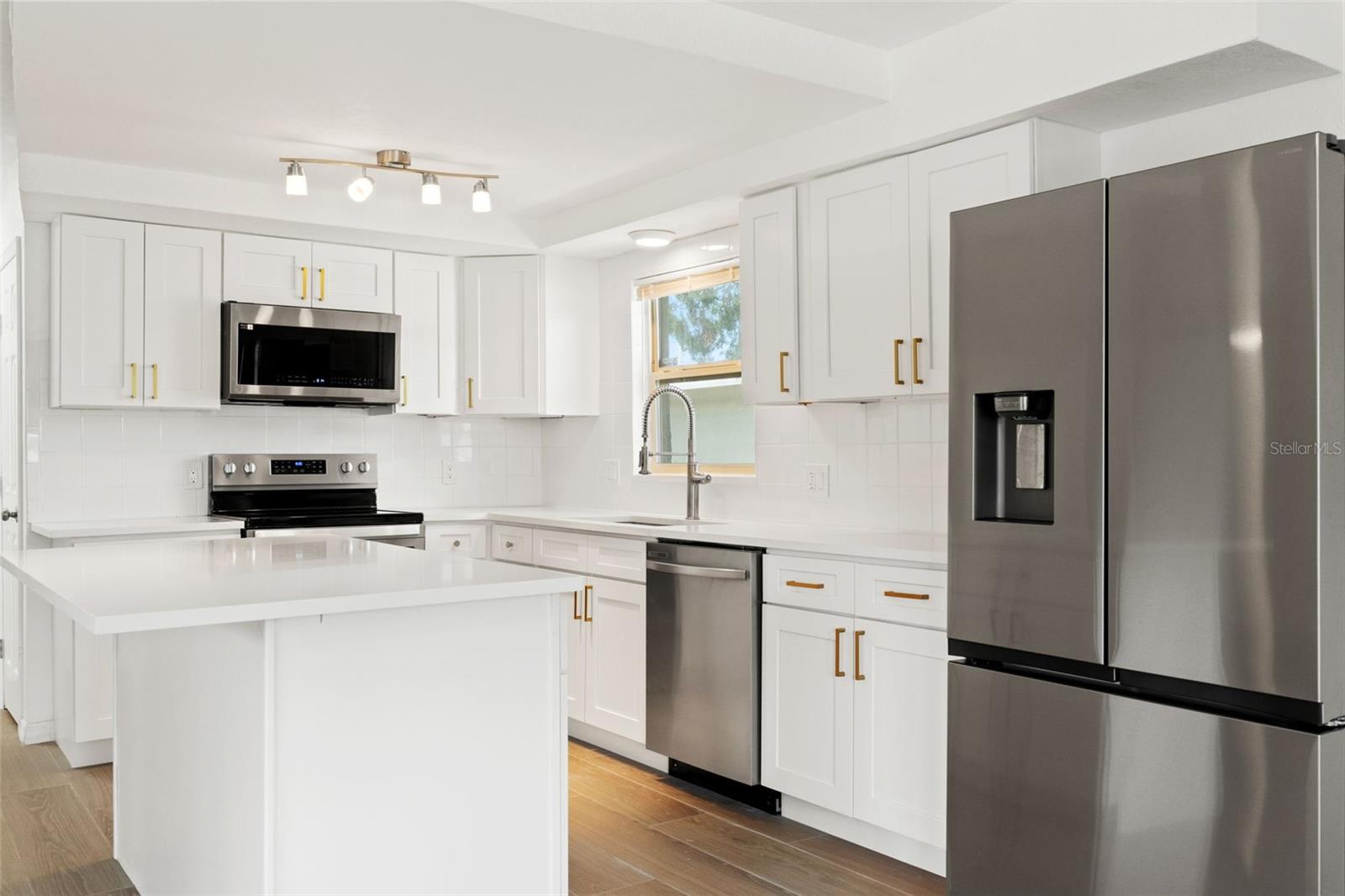 HUDSON BEACH ESTATES - Residential