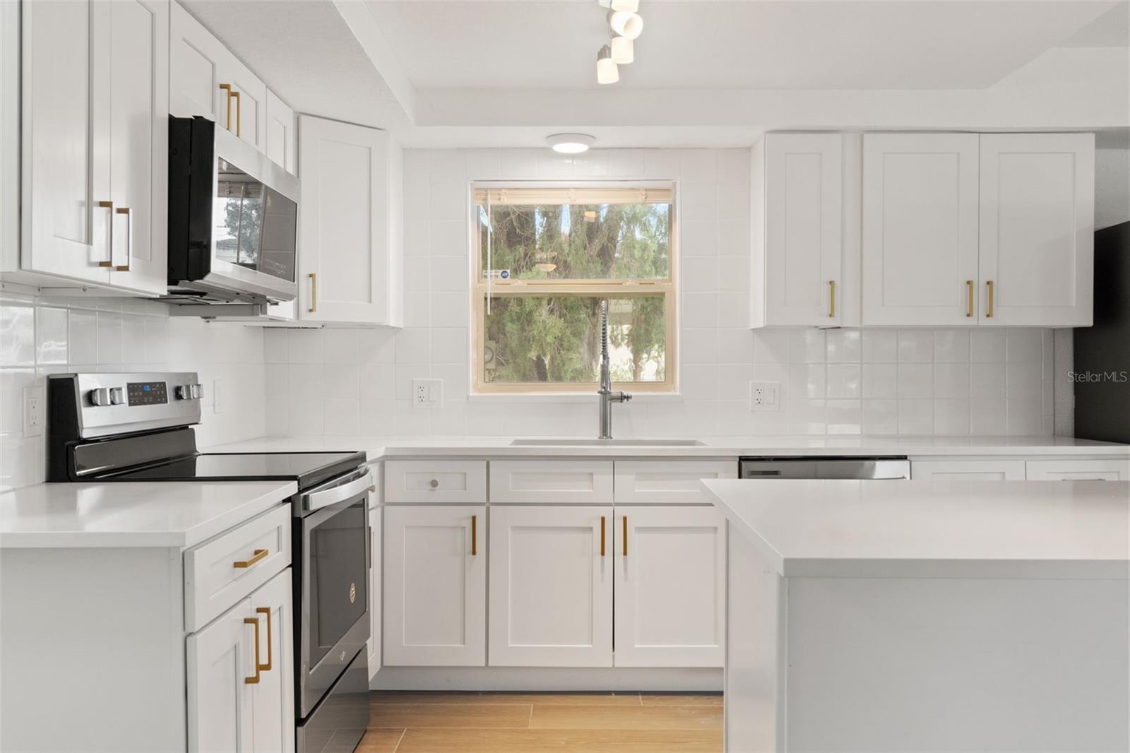 HUDSON BEACH ESTATES - Residential