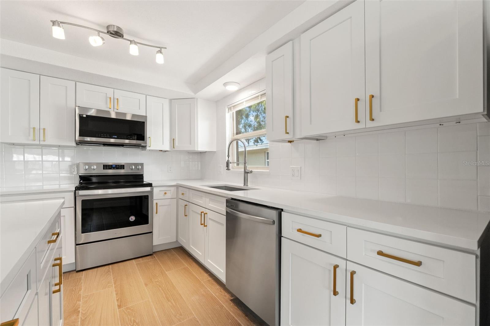 HUDSON BEACH ESTATES - Residential