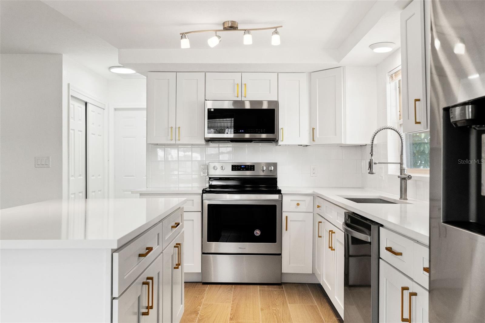 HUDSON BEACH ESTATES - Residential