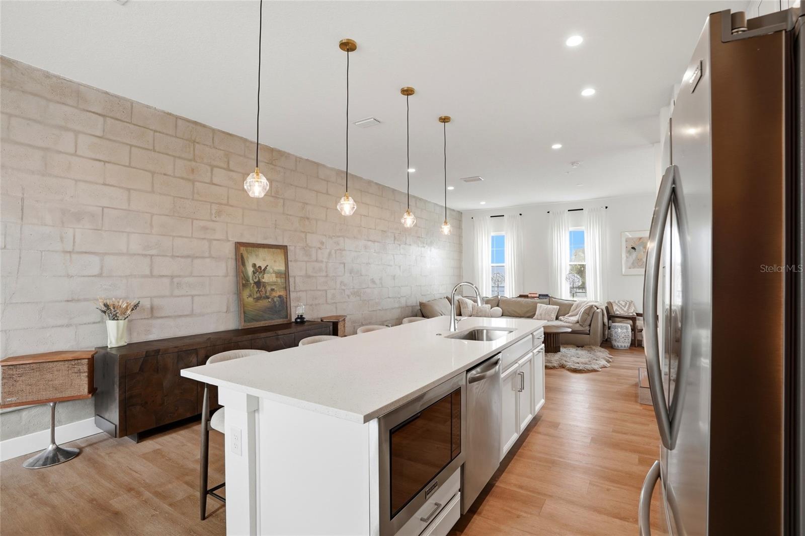 CANVAS TWNHMS - Residential