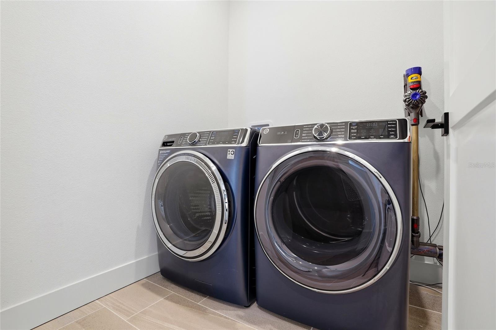 CANVAS TWNHMS - Residential