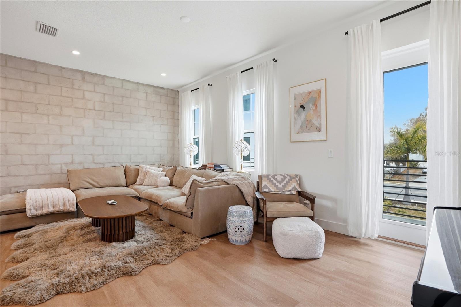 CANVAS TWNHMS - Residential