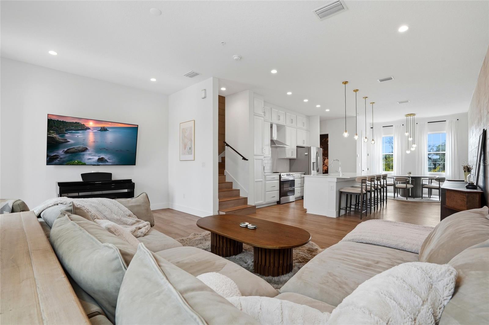 CANVAS TWNHMS - Residential