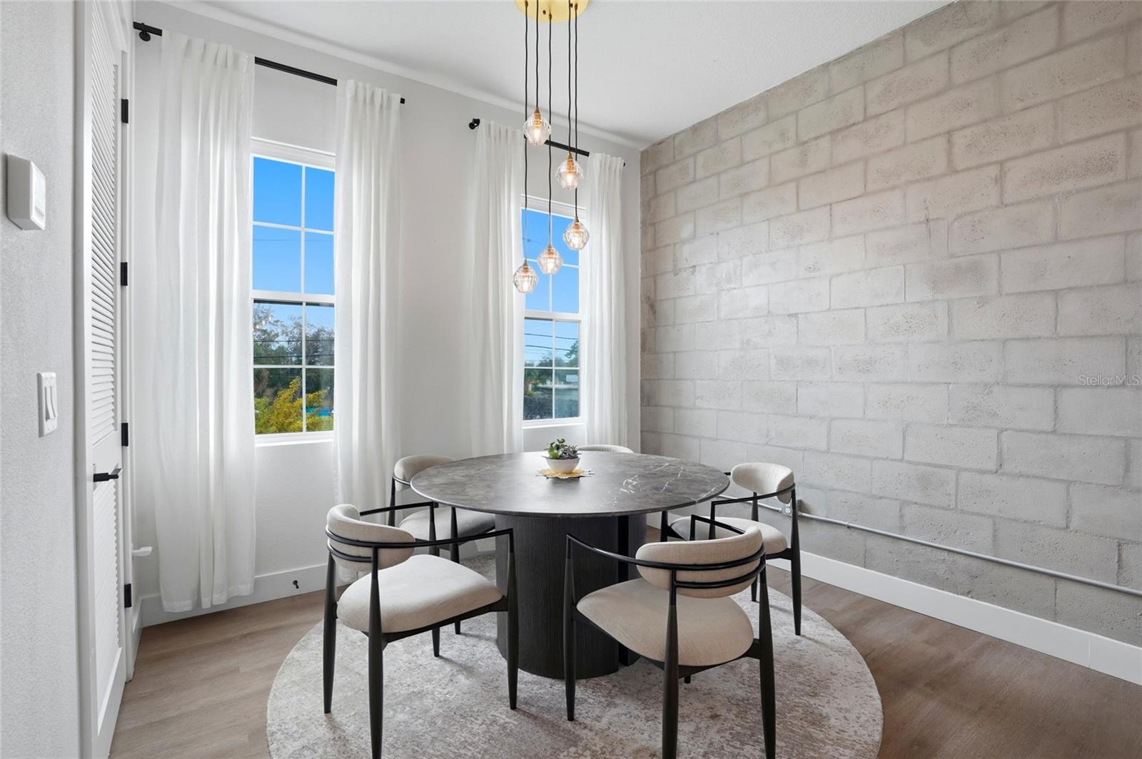 CANVAS TWNHMS - Residential