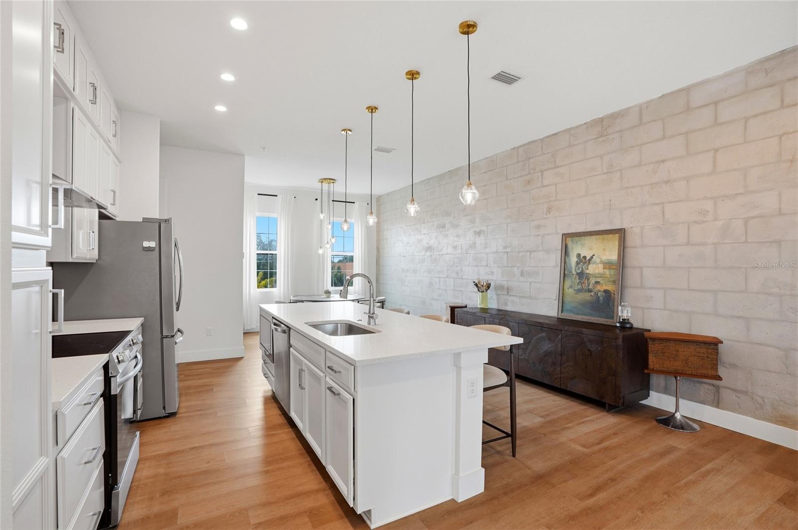 CANVAS TWNHMS - Residential