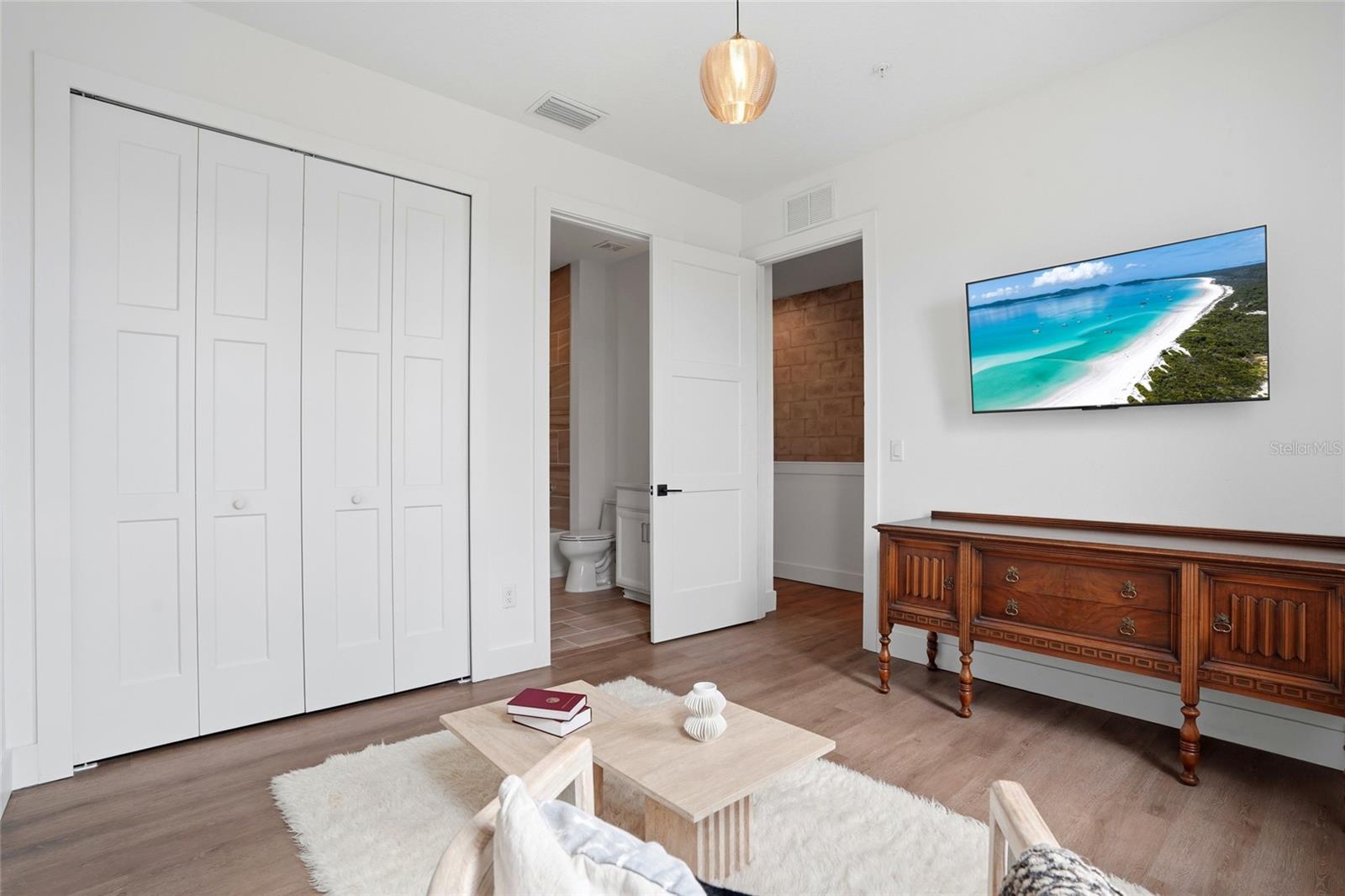 CANVAS TWNHMS - Residential