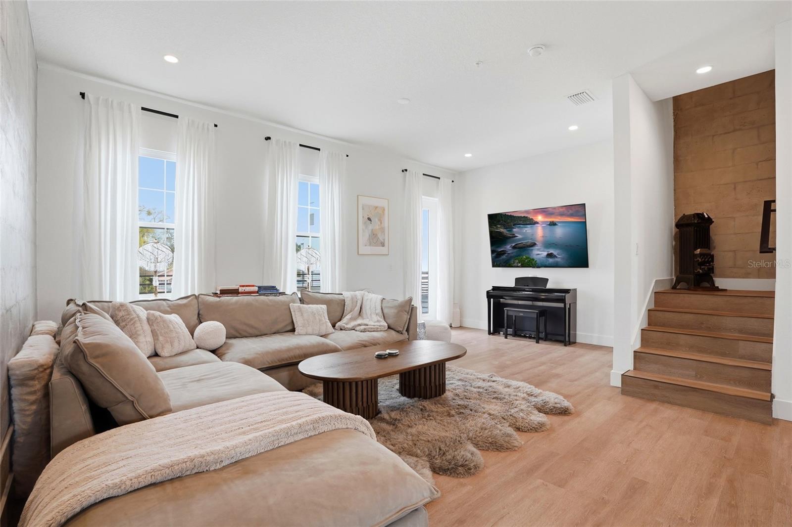 CANVAS TWNHMS - Residential