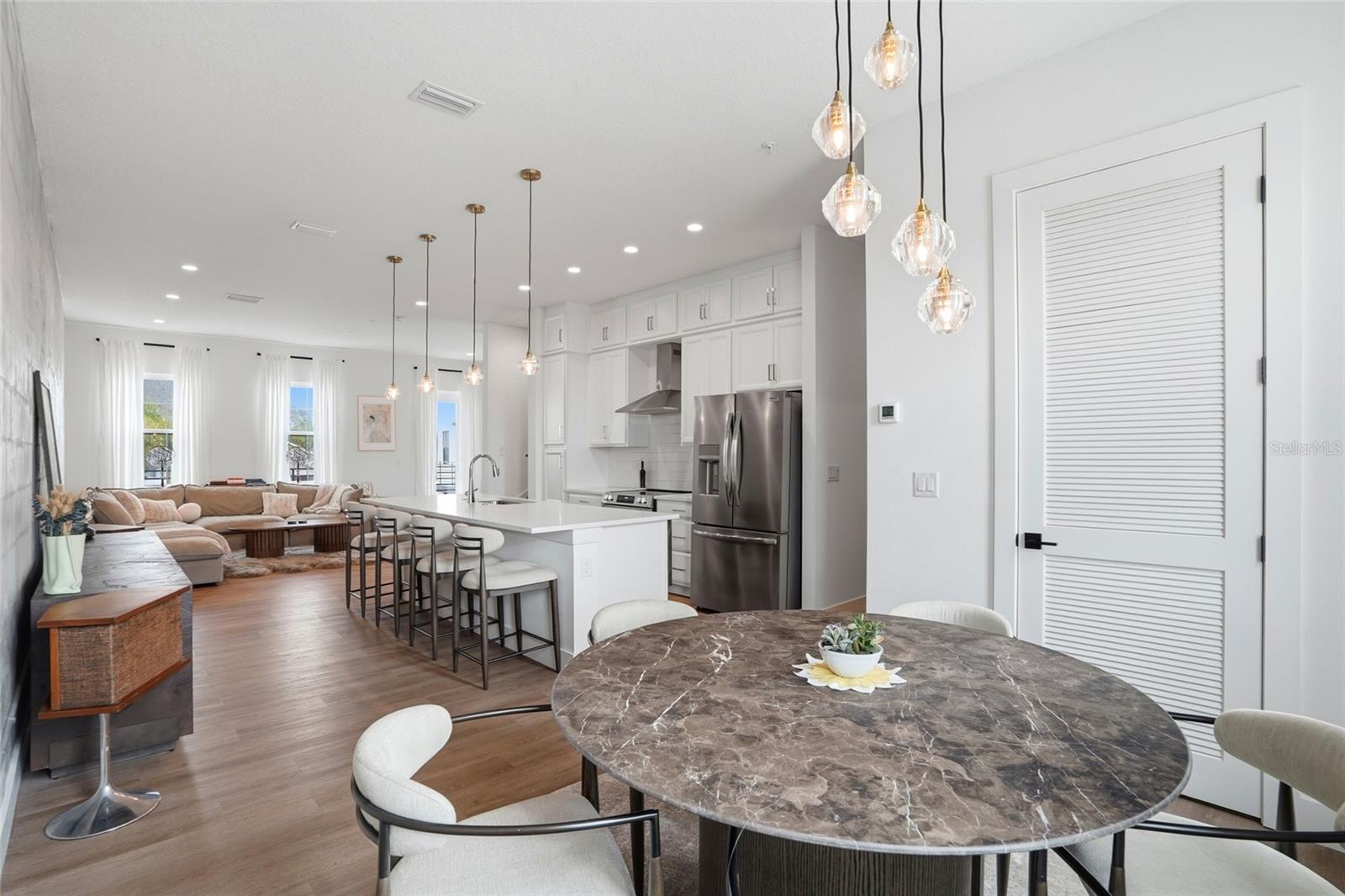 CANVAS TWNHMS - Residential