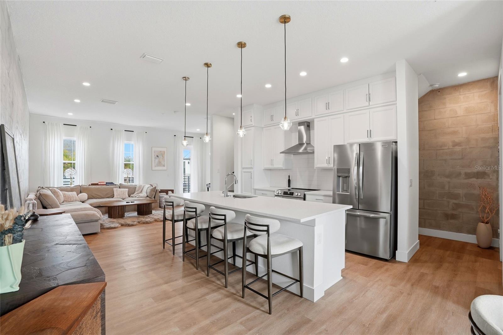 CANVAS TWNHMS - Residential