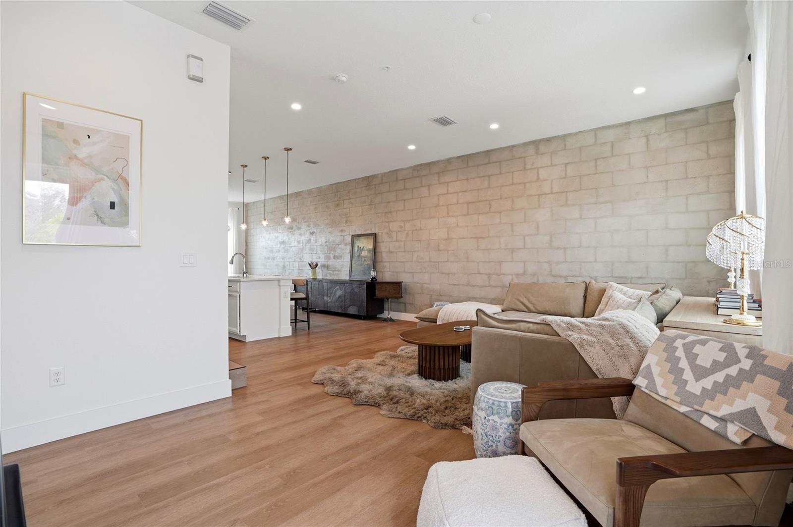 CANVAS TWNHMS - Residential