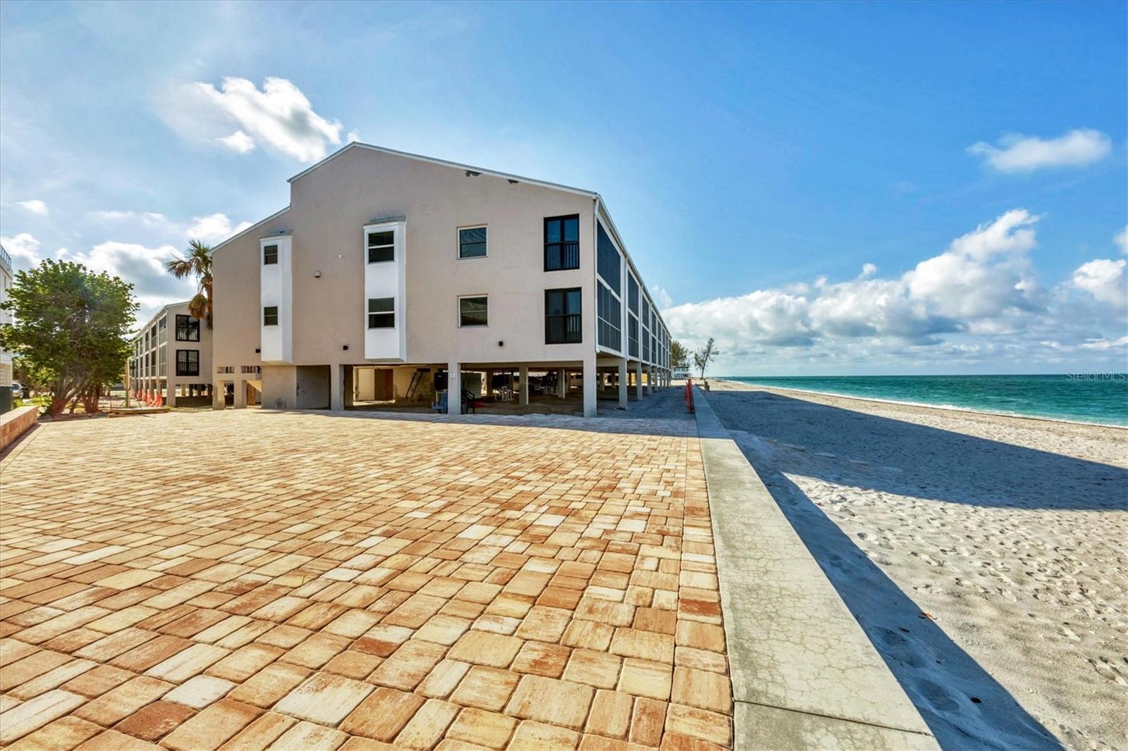 PELICAN LANDING BLDG B - Residential