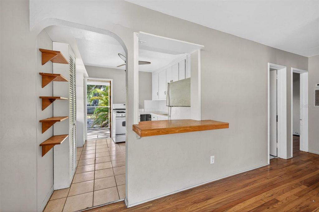 Photo of 2122 6th Avenue N, St Petersburg, FL 33713 (MLS # TB8510087)