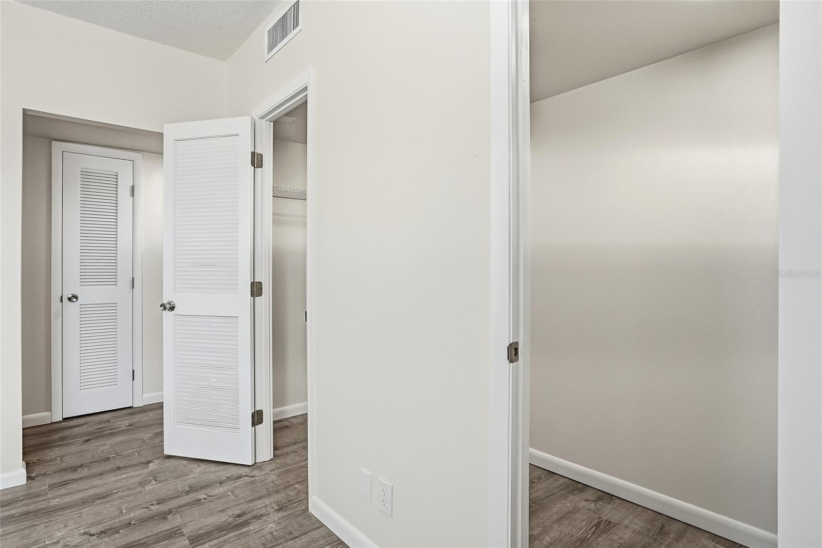 THREE PALMS POINTE CONDO - Residential