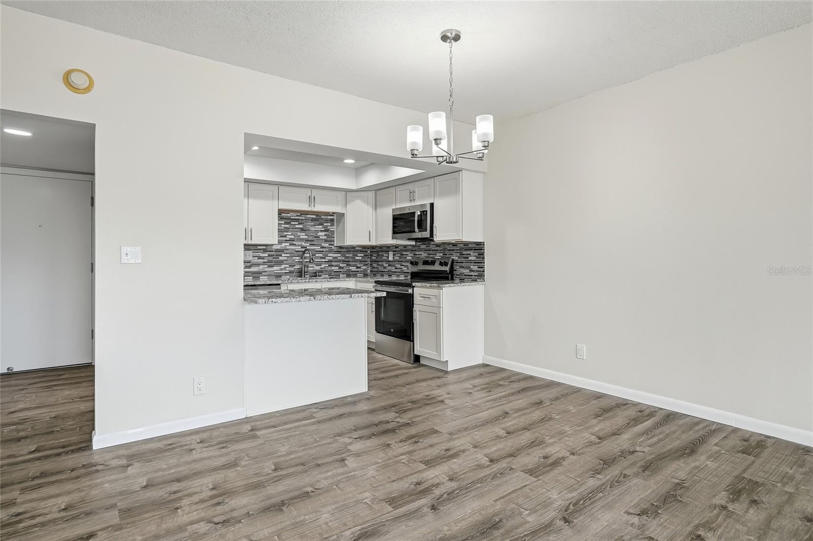 THREE PALMS POINTE CONDO - Residential