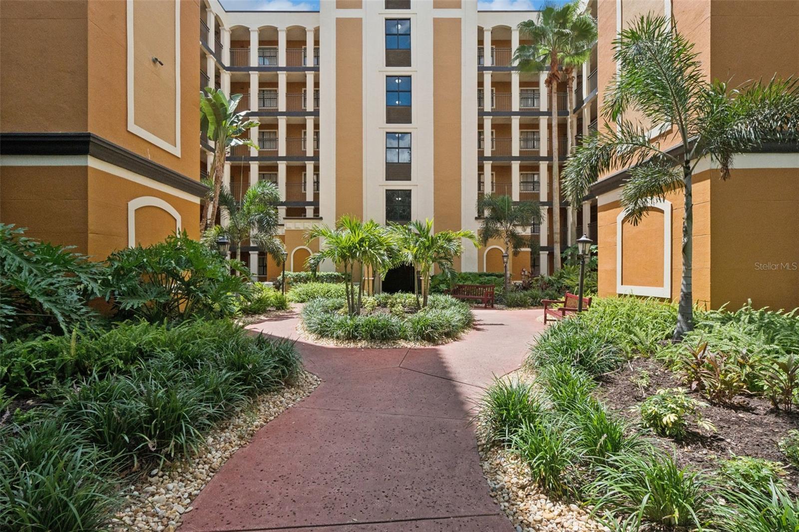 12521 FLORIDAYS RESORT DRIVE 305F