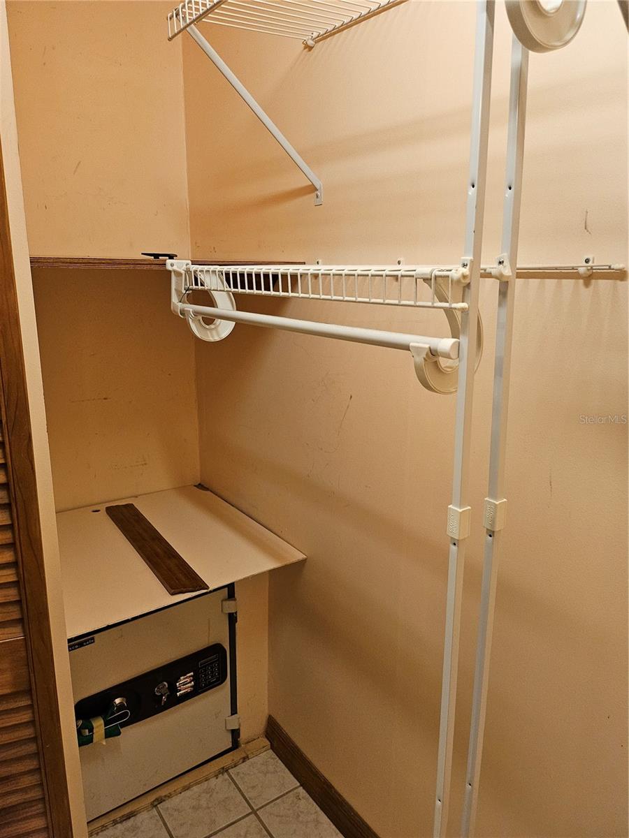 OAKWOOD MANOR - Residential