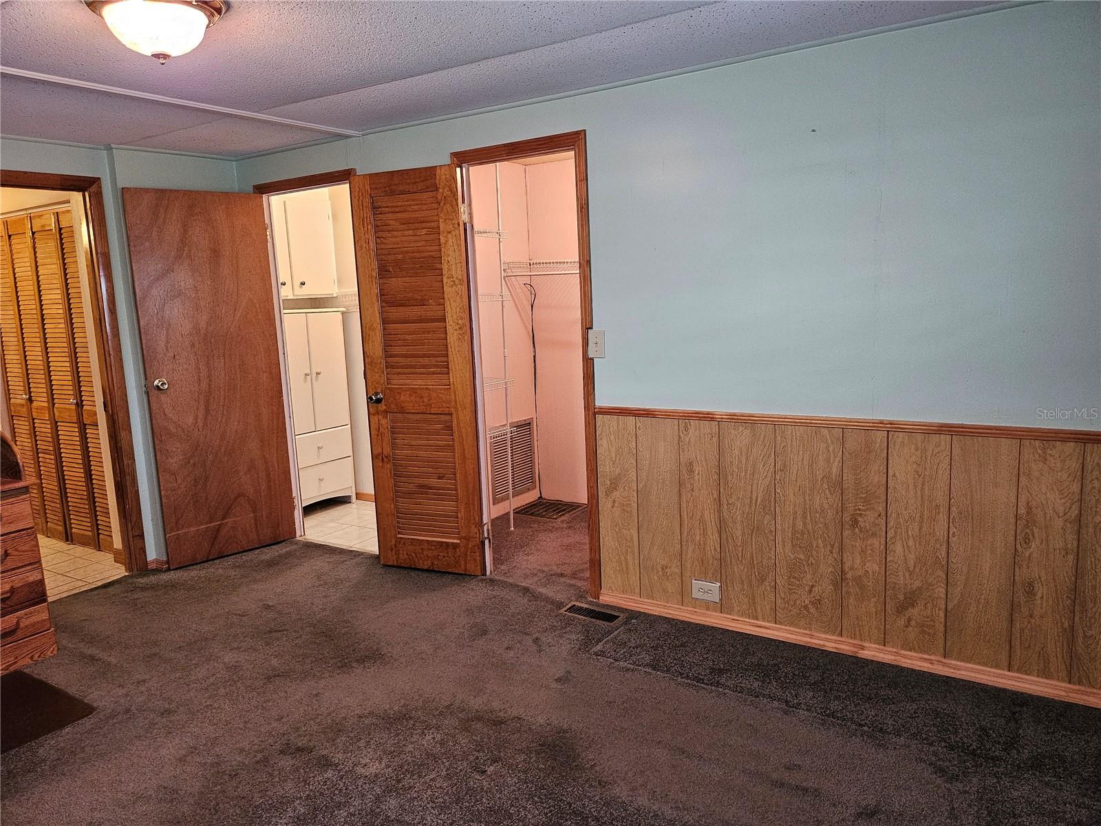 OAKWOOD MANOR - Residential