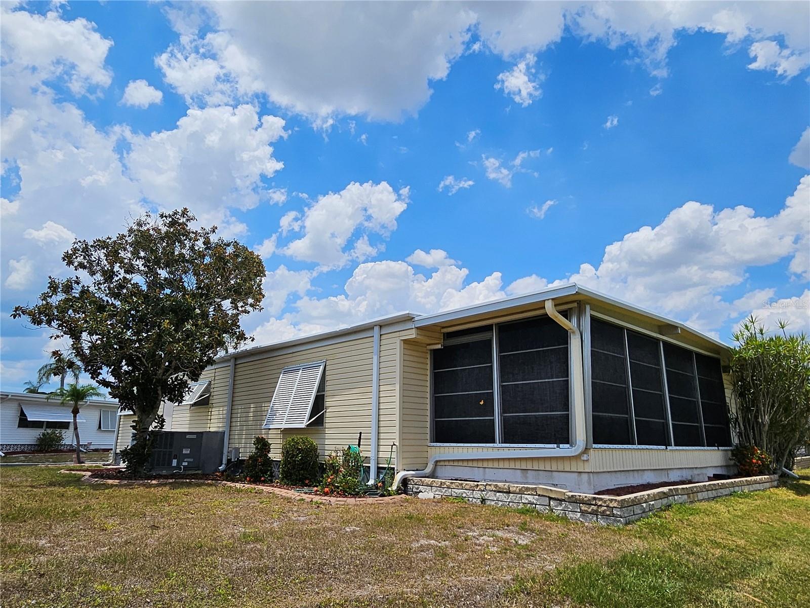 OAKWOOD MANOR - Residential