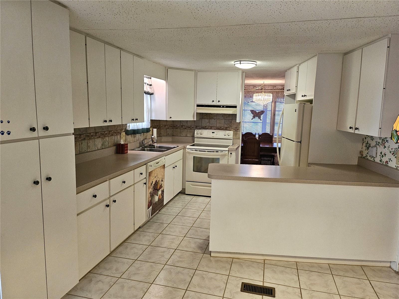 OAKWOOD MANOR - Residential