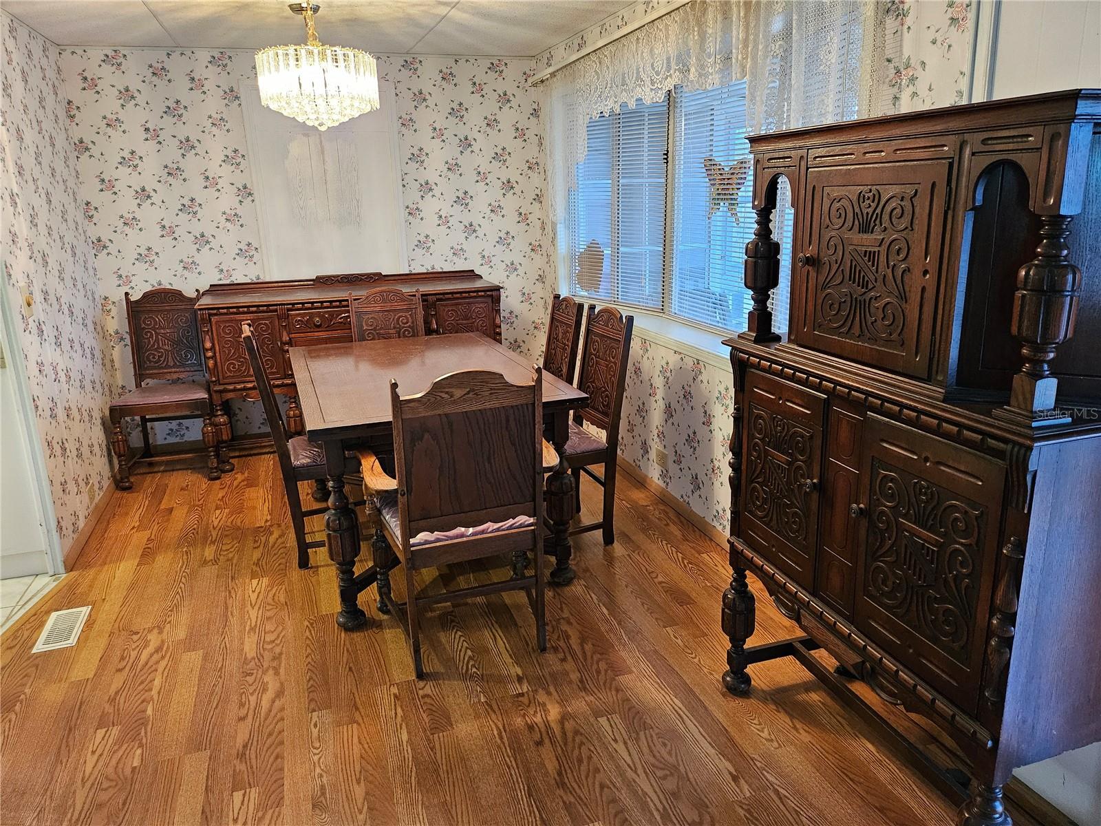 OAKWOOD MANOR - Residential