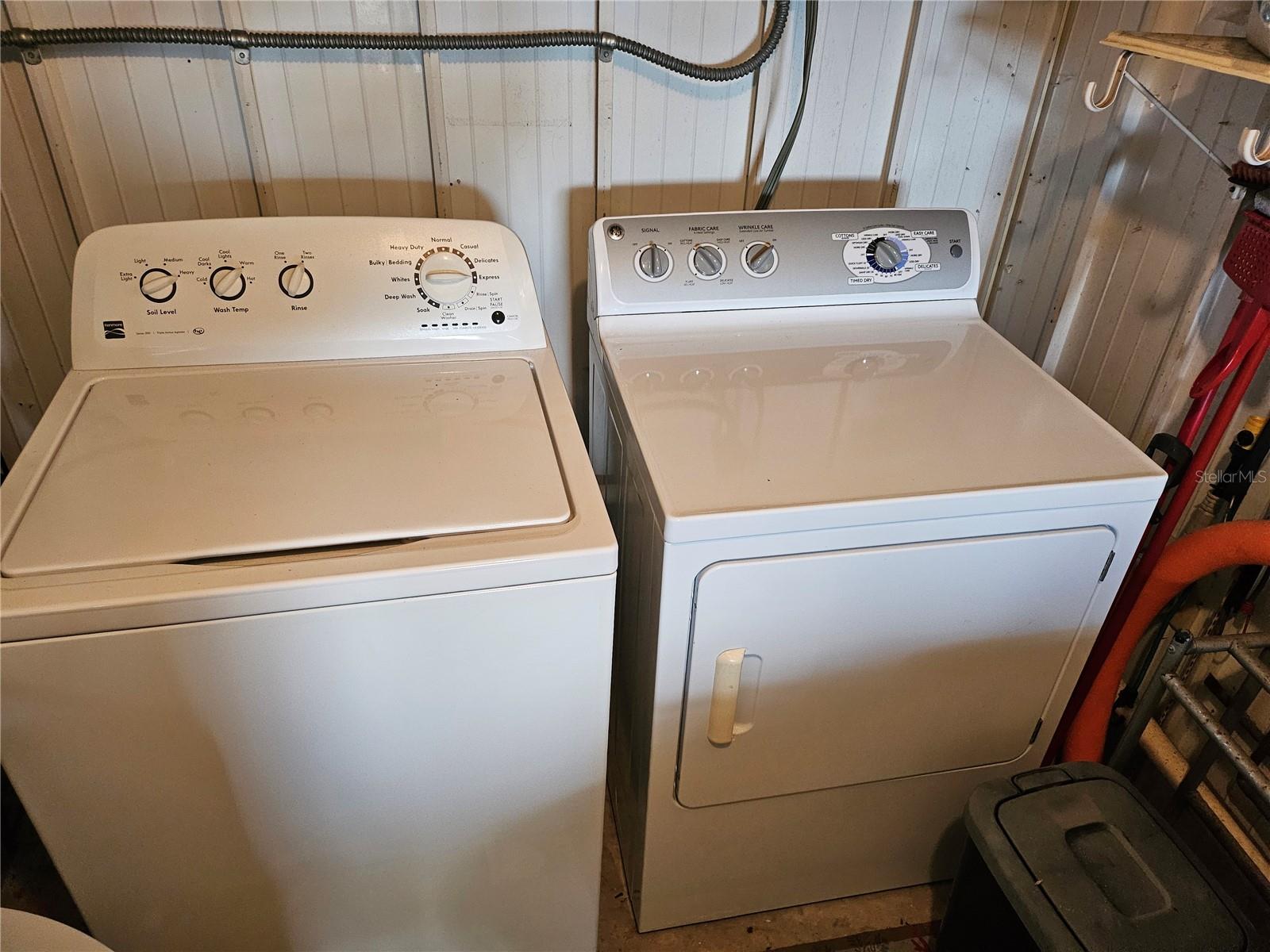 OAKWOOD MANOR - Residential