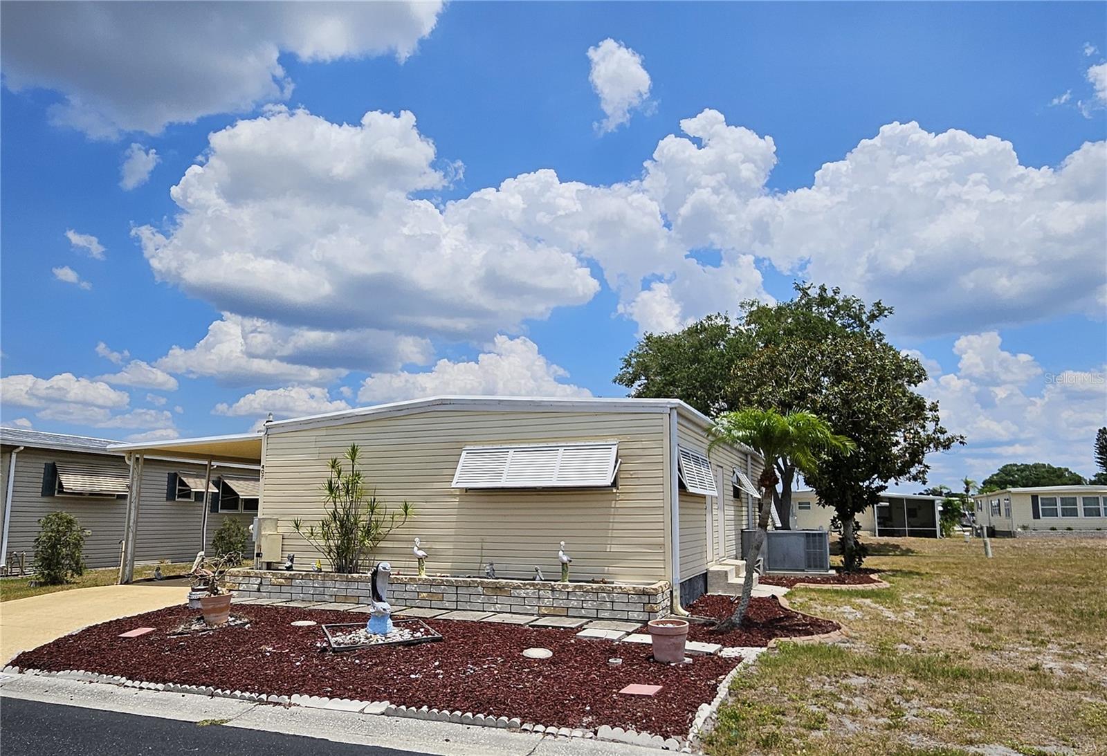 407 WHITE OAK WAY
