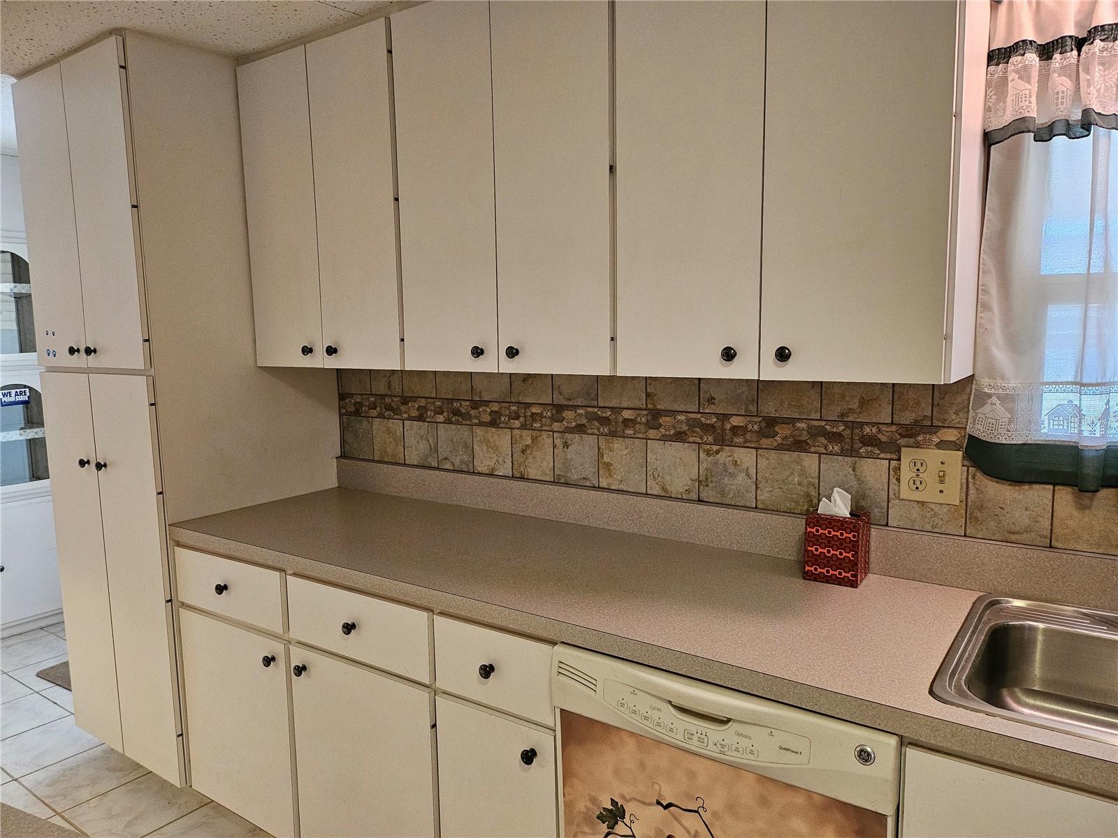 OAKWOOD MANOR - Residential