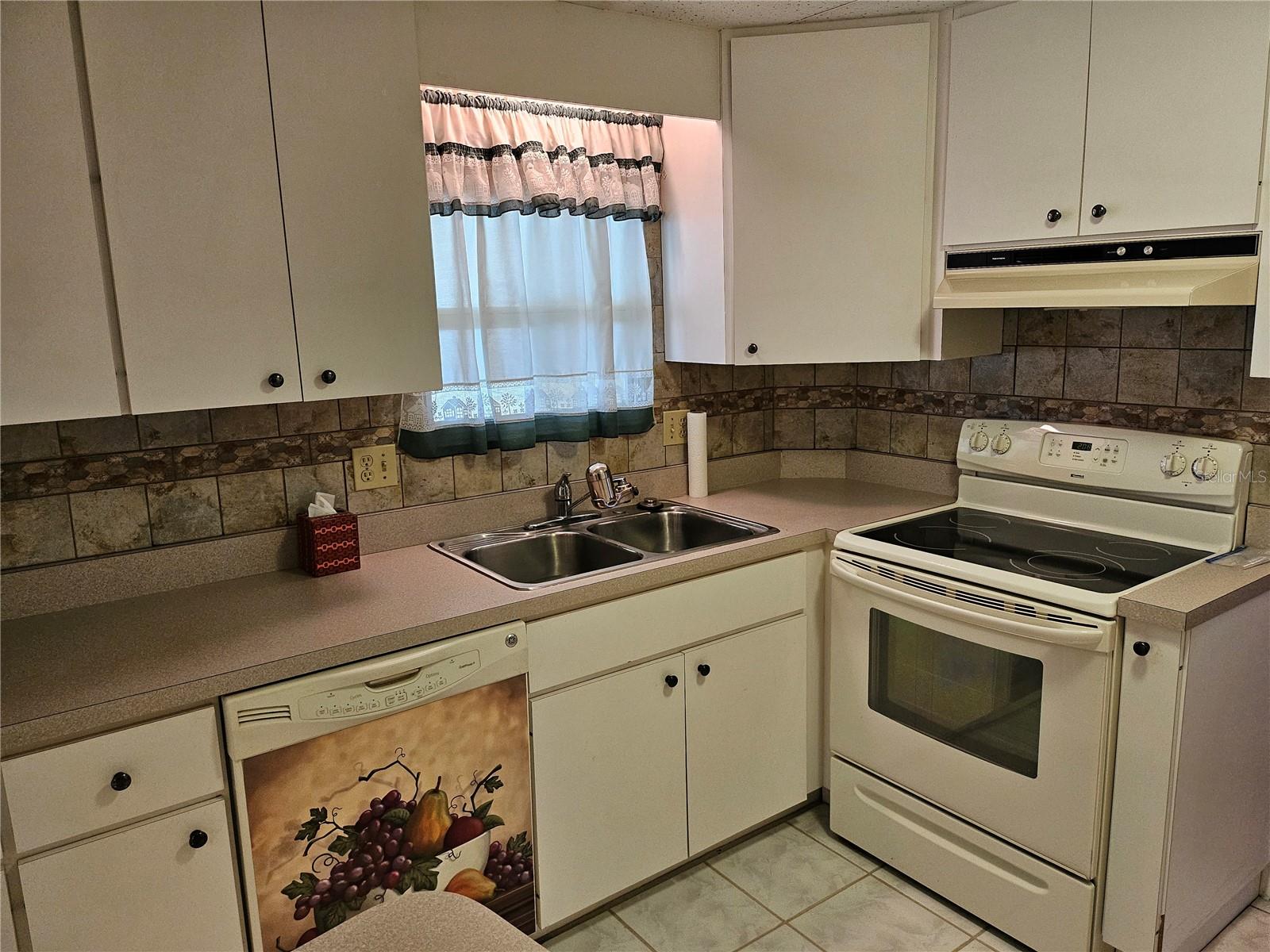 OAKWOOD MANOR - Residential