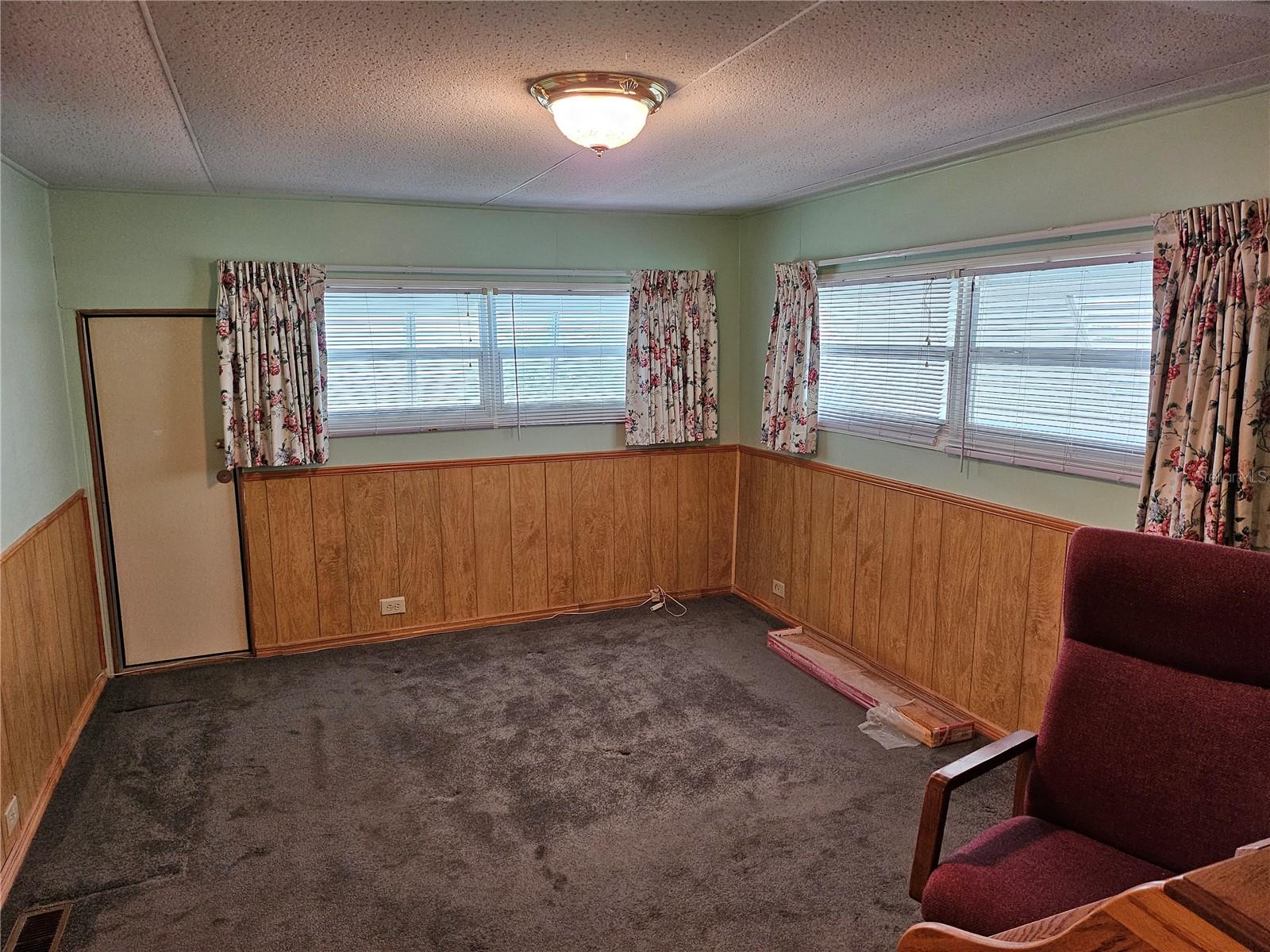 OAKWOOD MANOR - Residential