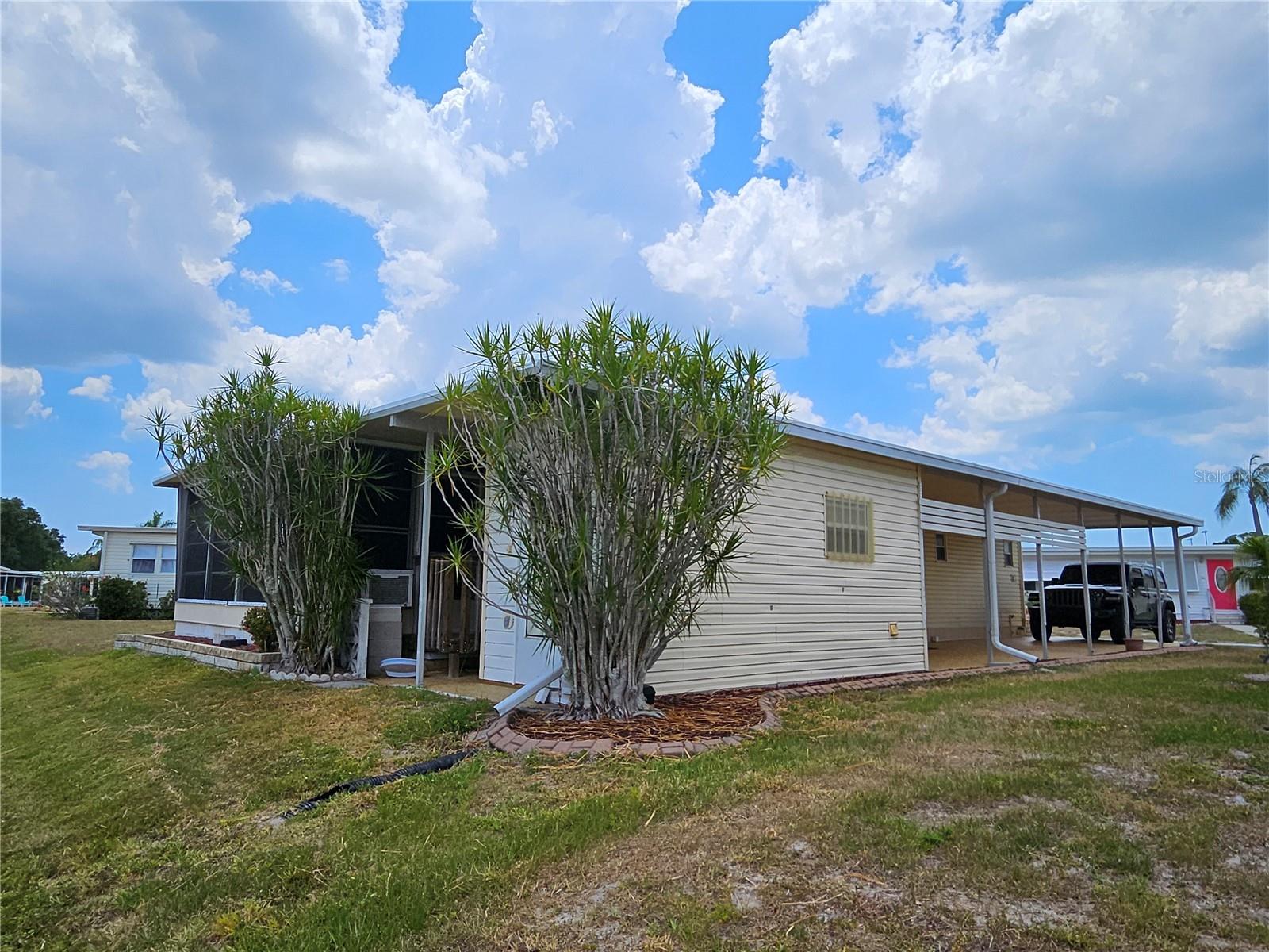 OAKWOOD MANOR - Residential