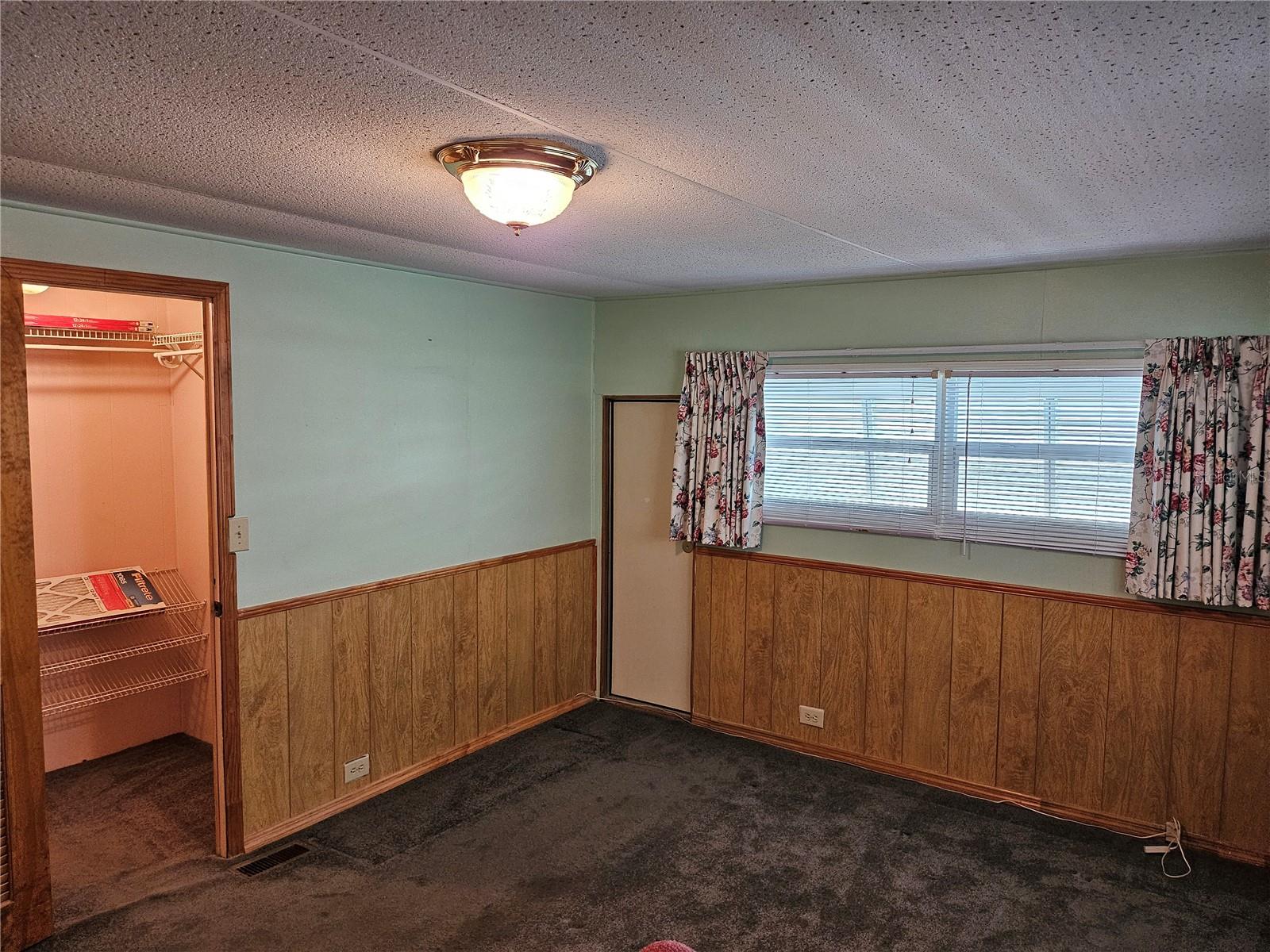 OAKWOOD MANOR - Residential