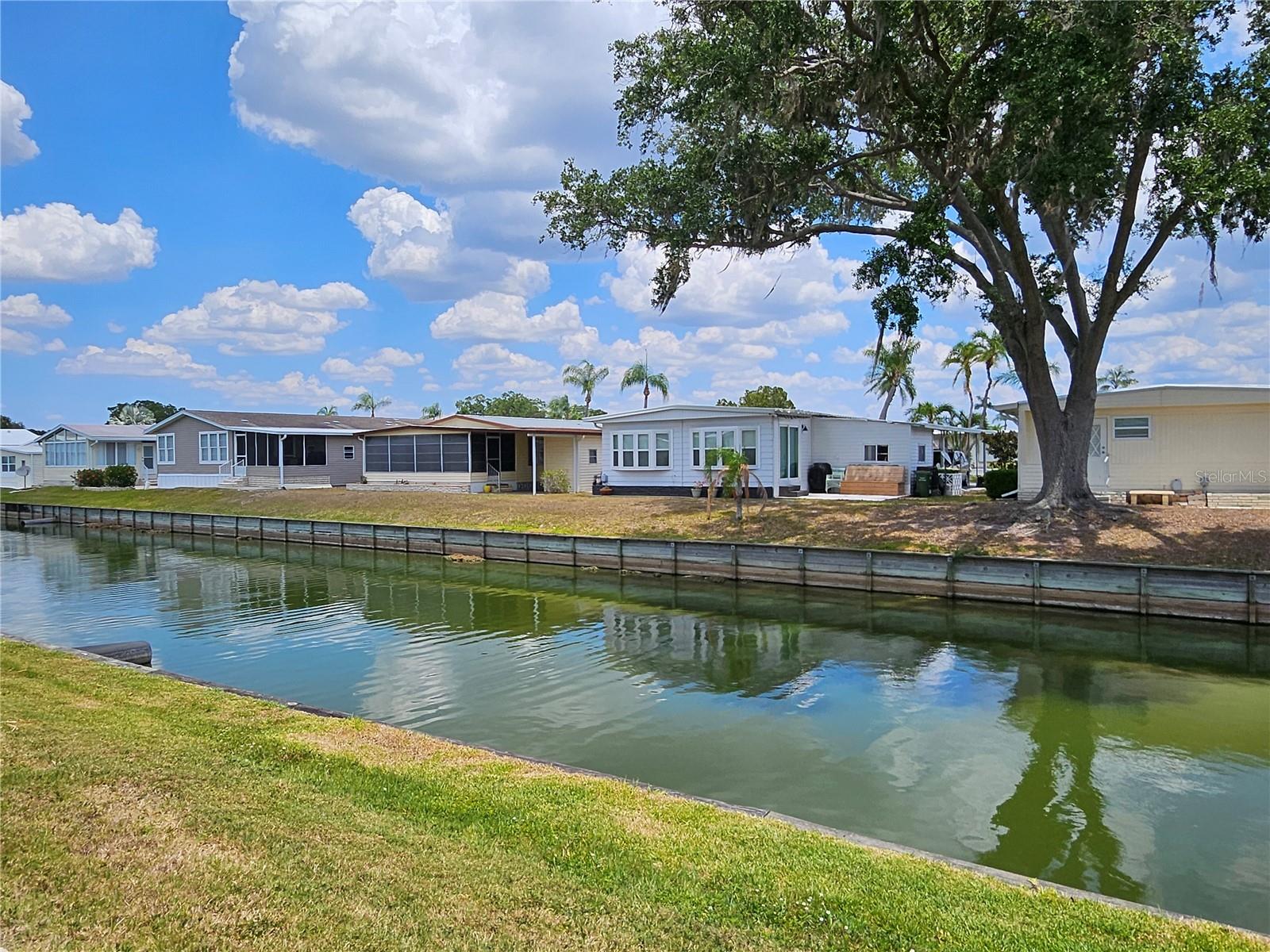 407 WHITE OAK WAY