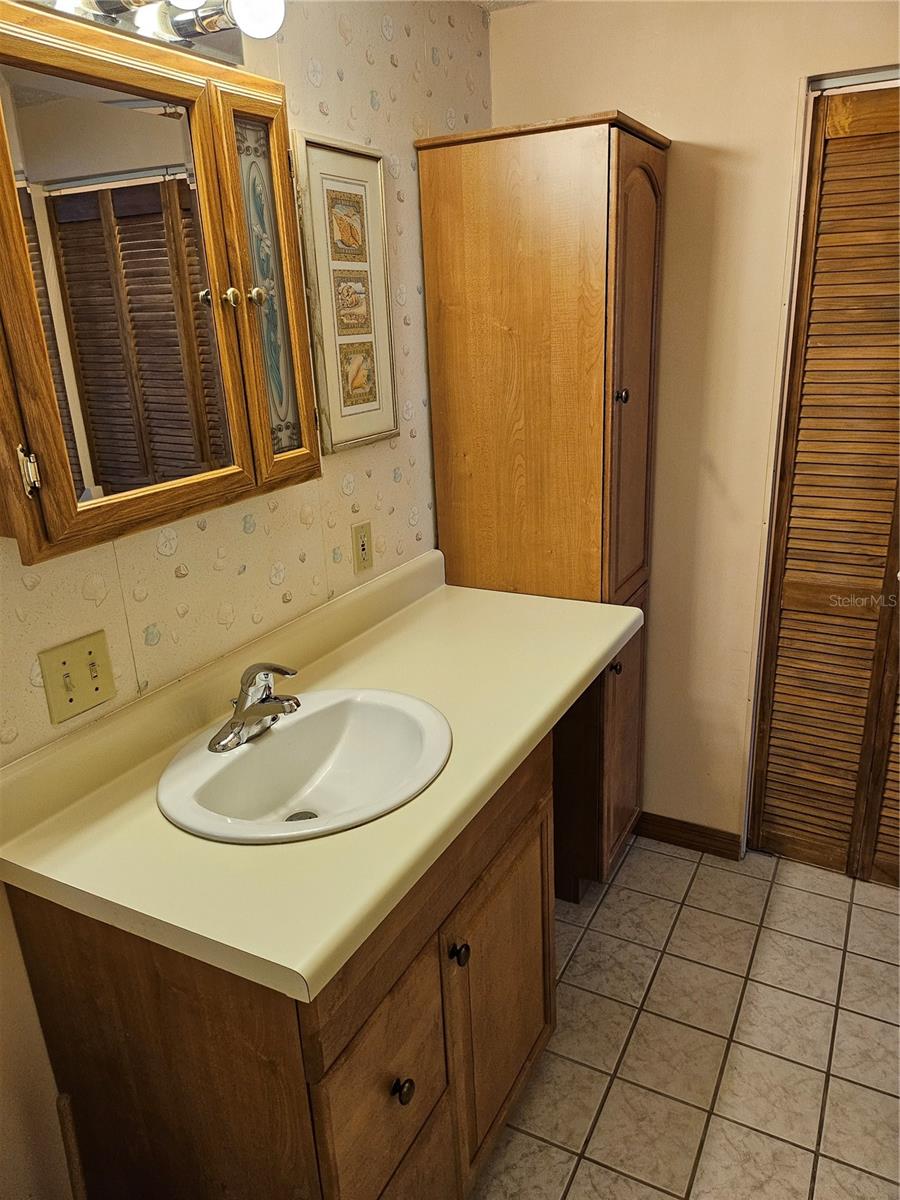 OAKWOOD MANOR - Residential